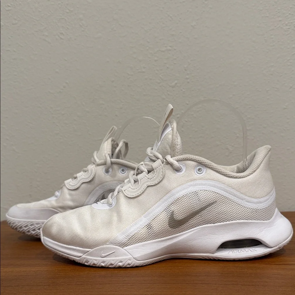 Nike Air Max Volley Sneakers Women’s 6 White Silver Volleyball Court Shoes